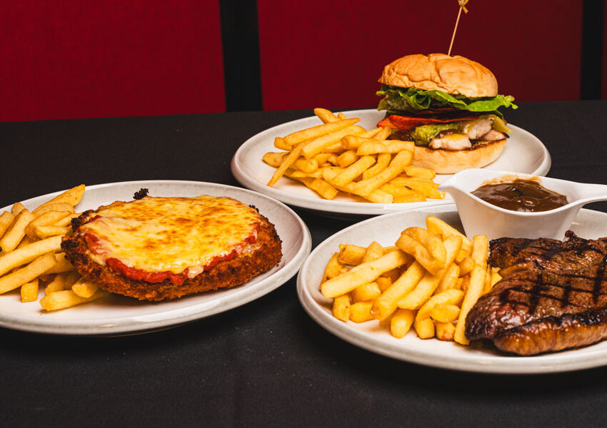 Lyndoch Hotel Burger, Steak, Schnitzel, Chips