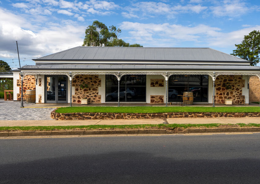 Lyndoch-Hotel-Red-Room-Restaurant-Dining-Lunch-Dinner-Barossa-Bistro